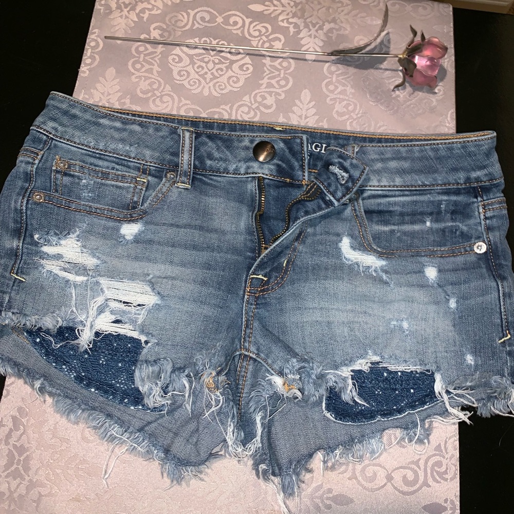 Cute jean shorts with decorated pockets!!